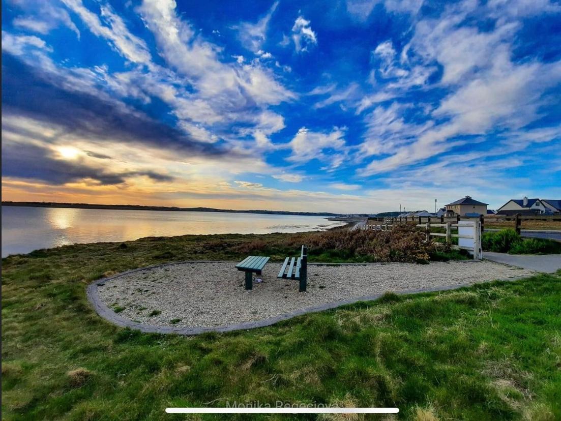 Seascape On The Edge Of Town: 4 Beds All Ensuite. Белмаллет Экстерьер фото